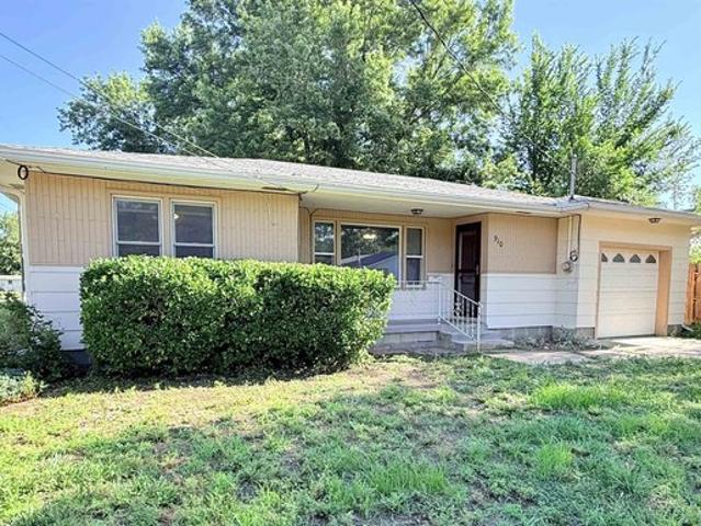 910 Sherman St, Marion, KS 66861