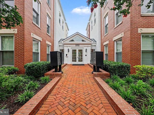 910 Powhatan Street # 303S