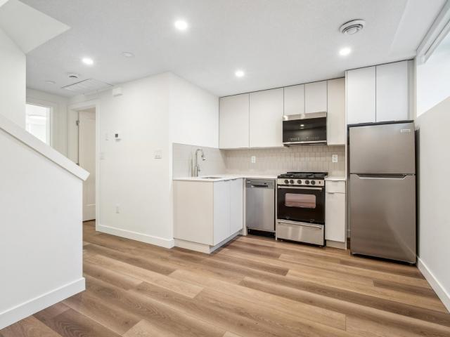 9115 9121 65 Ave 1 Bedroom Apartment for Rent