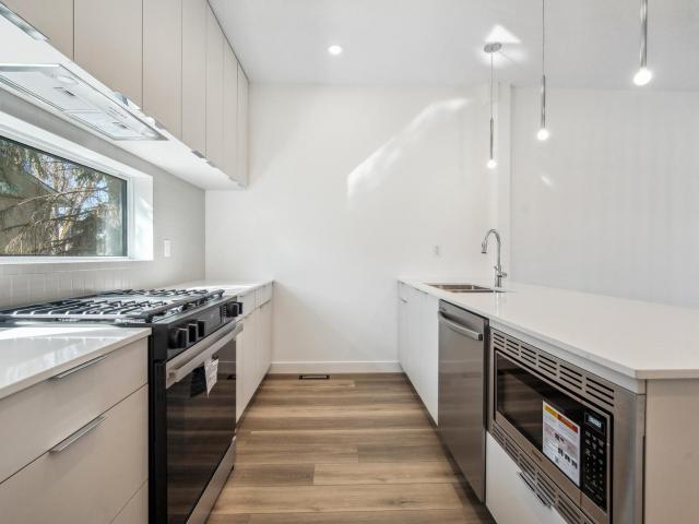 9115 9121 65 Ave 2 Bedroom Apartment for Rent