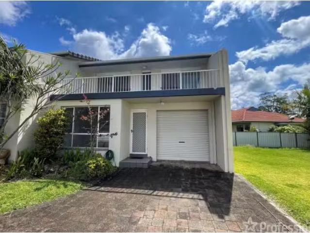 9/112 The Lakes Way, Forster Townhouse for rent Listed by Pro.