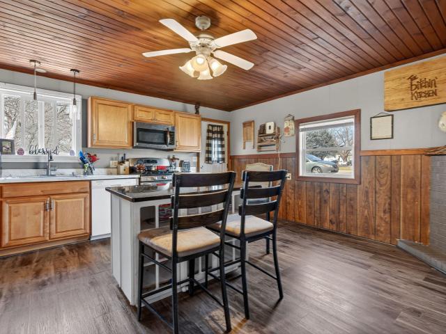 911 E Washington St, Morris, IL 60450 | MLS #12595