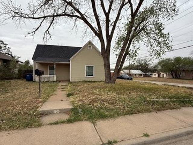 911 Elm St, Sweetwater, TX 79556
