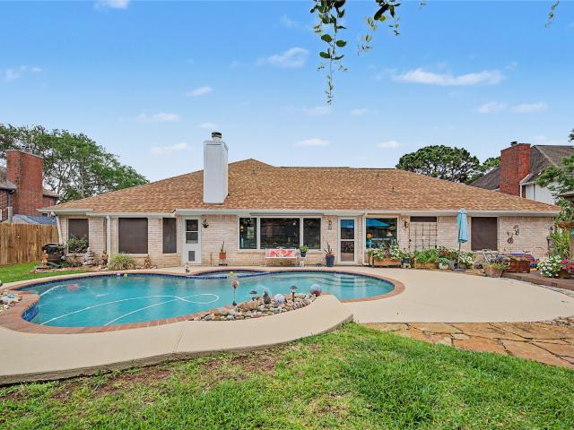911 Lake Country Drive