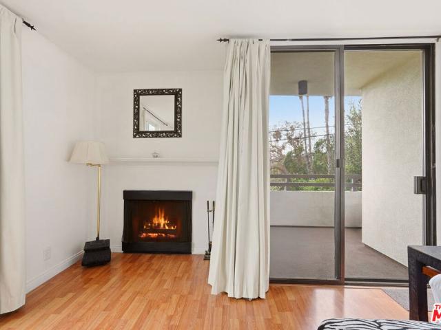 911 N Kings Road 310
