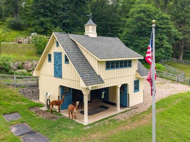 911 Ravine Road
