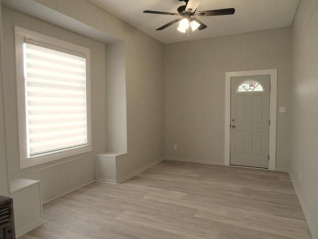 911 W Liveoak Street