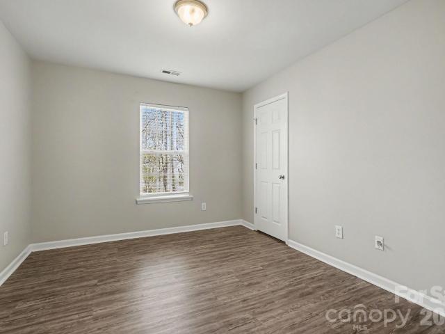 911 Valley Ridge Rd, Charlotte, NC 28214 | MLS #4360
