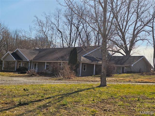9126 Baldwin Rd, Baldwin, IL 62217 | MLS #26009