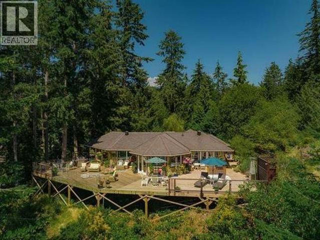 9127 Redrooffs Road, Halfmoon Bay, BC, V7Z 1E9 Luxury House for sale | Listing ID R3145 | Royal LePage Carriage Trade Luxury Properties