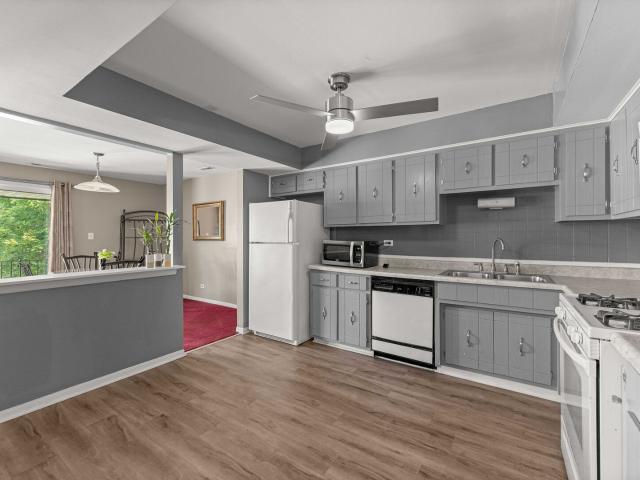 9122 S Pulaski Road # 2E