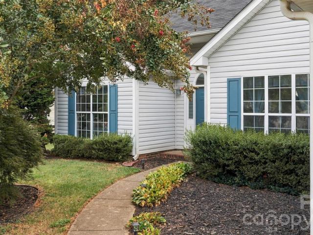 9123 Windknob Court