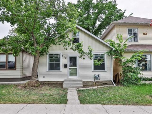 912 8 Street South, Lethbridge, AB, T1J 2K8 house for sale | Listing ID A2317 | Royal LePage