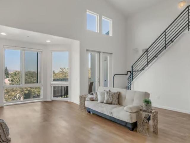 912 Campisi Way 402