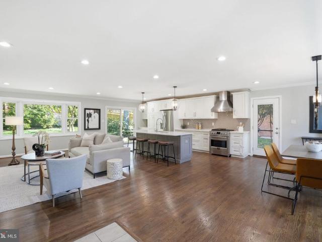 912 Burnt Crest Lane
