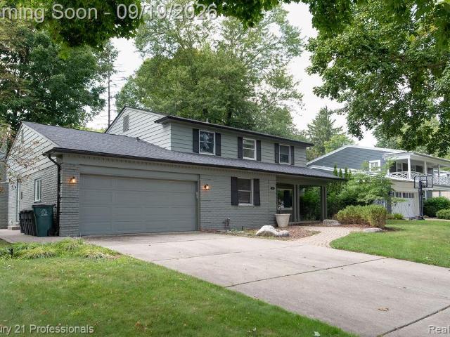 912 S Glenhurst Drive