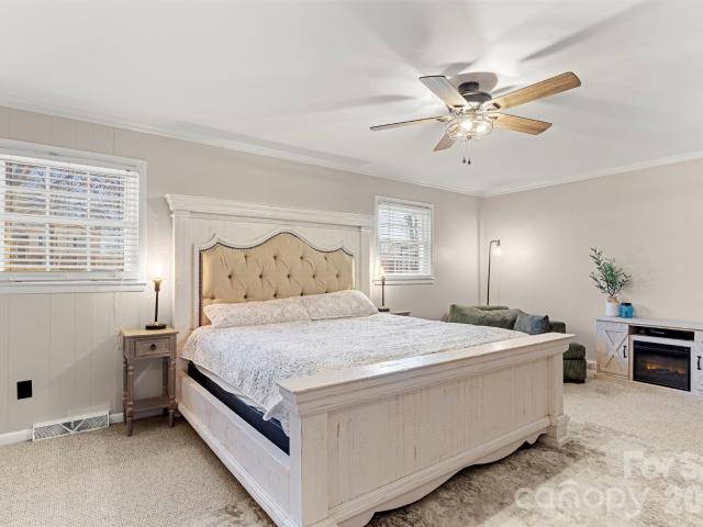 912 Parkwood Road