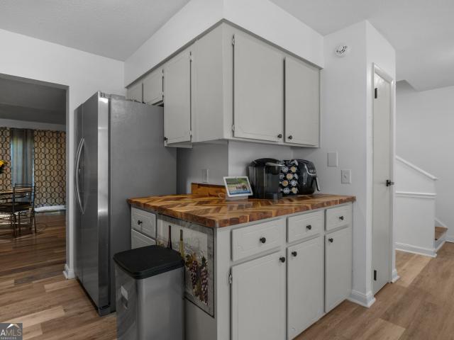 912 Pineland Avenue APT 4