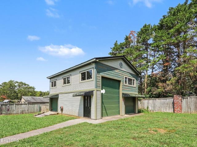 912 Royal Ave
