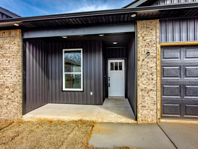 912 W Dell Vista Cove