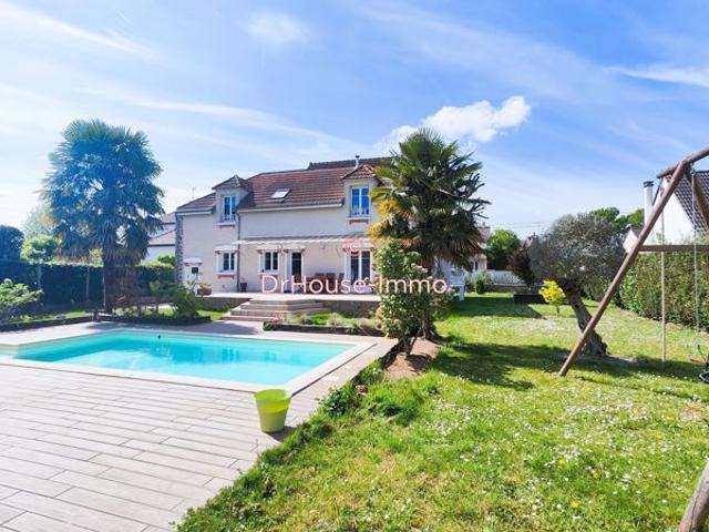 Prestige Élégante meulière de 1920 agrandie en 2005 253 m², jardin paysager, piscine et pool house
