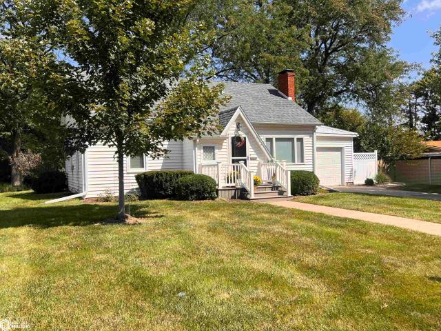913 E Adams Avenue