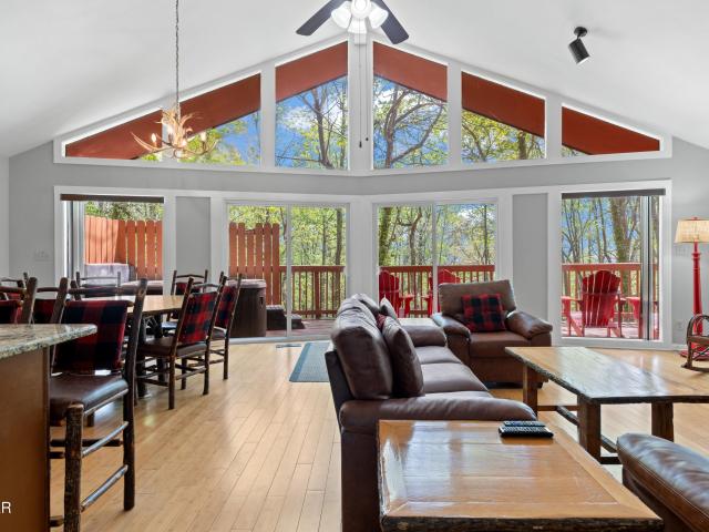 913 Echo Place