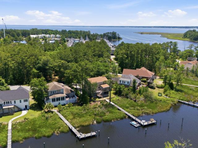 913 Hearthside Court