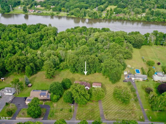 913 Hudson River Road