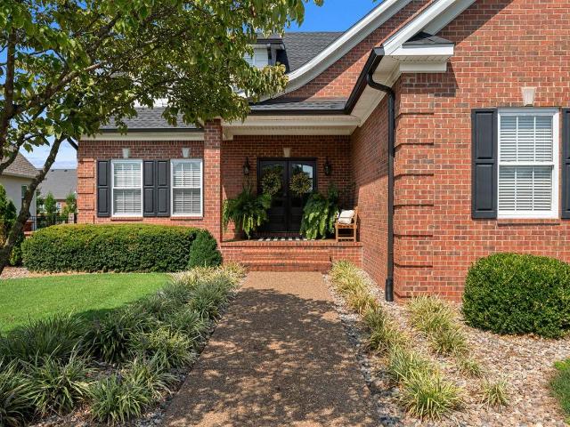 913 Sandwedge Court