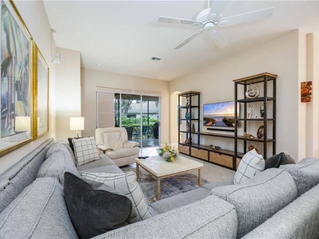 913 Vistana Cir, Unit 7, Naples, FL 34119 | MLS #225074