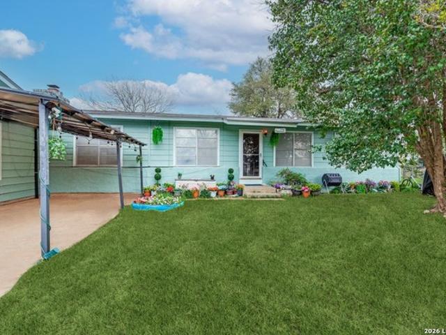 914 6th St, Blanco, TX 78606
