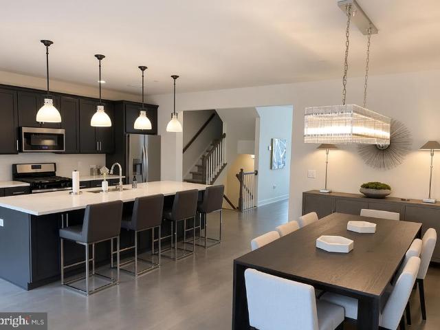 914 Lakeview Court # 35 UPPER