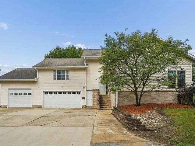 914 NE 4th Ave, Oelwein, IA 50662