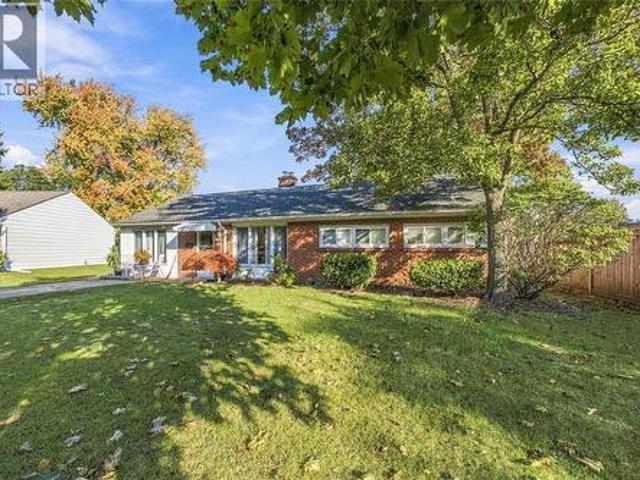 914 Retlaw Drive, Sarnia, ON, N7V 2X1 house for sale | Listing ID 26025 | Royal LePage