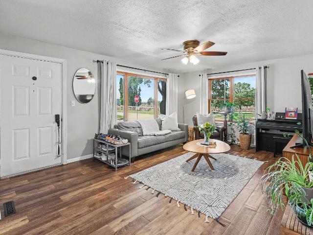914 W 5th Street