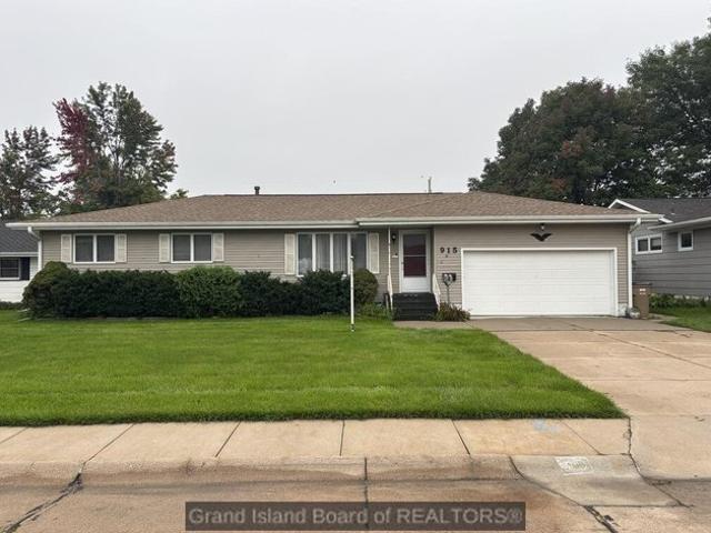 915 E Phoenix Ave, Grand Island, NE 68801