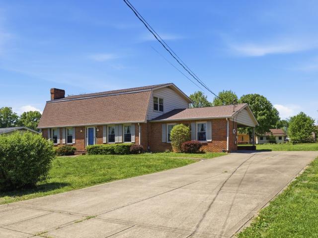 915 Elizabeth Dr
