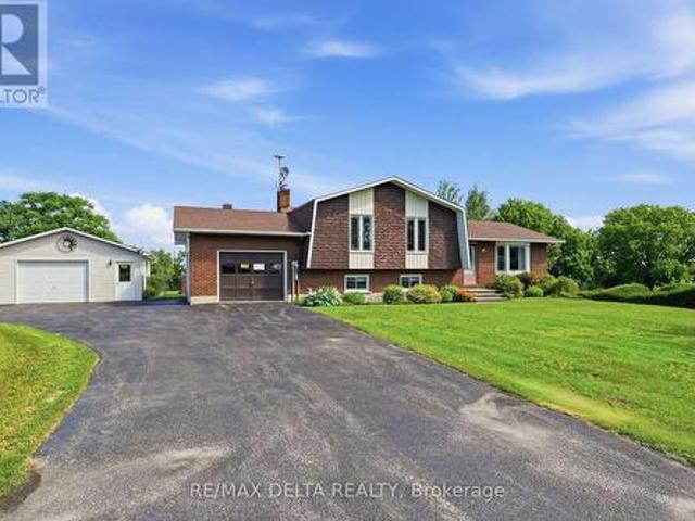 915 Elizabeth Road, Alfred And Plantagenet, ON, K0B 1C0 house for sale | Listing ID X13518 | Royal LePage