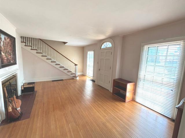 915 N Broadway Avenue