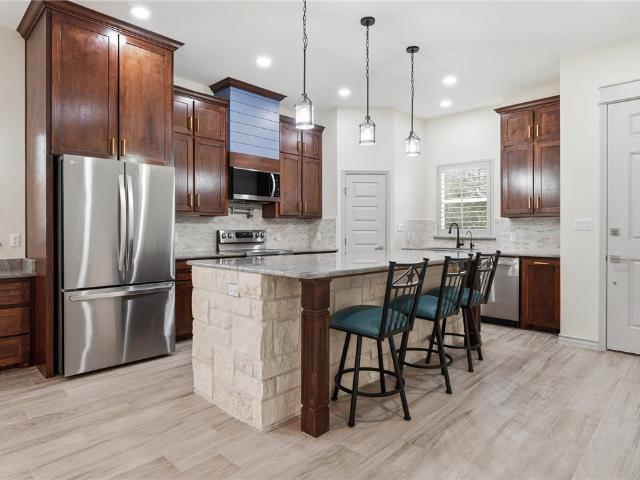 915 S 12th St, Aransas Pass, TX 78336 | MLS #473983