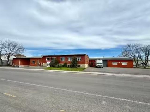 915 Rue Aubry, Saint Jean Sur Richelieu, QC, J3B 2H8 commerc.