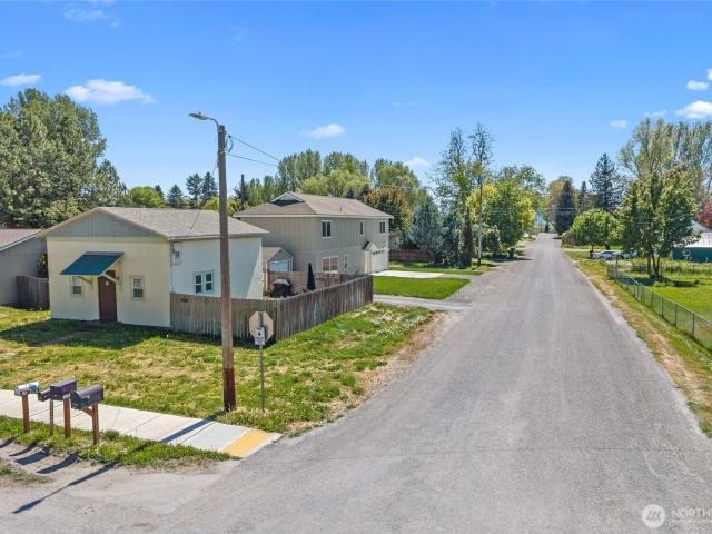 915 W Main / 101 S West St