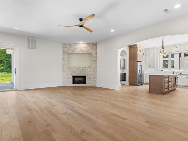 9165 Hermitage Lane