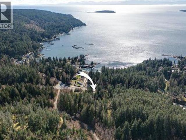 9168 Sunshine Coast Highway, Halfmoon Bay, BC, V7Z 1E9 house for sale | Listing ID R3171 | Royal LePage