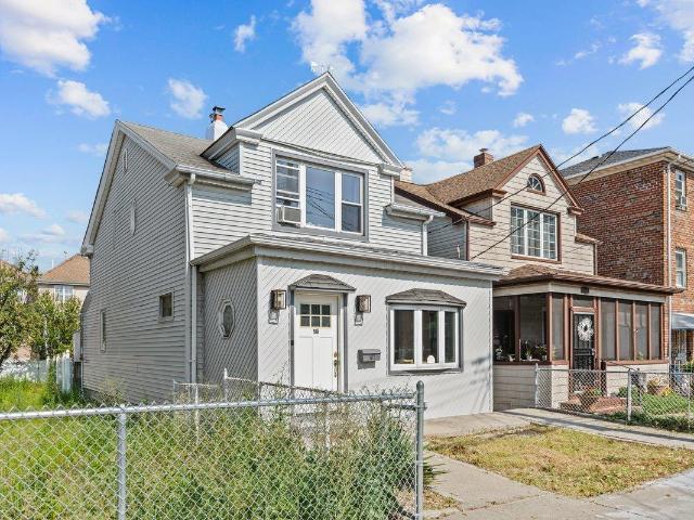 916 Clarence Avenue