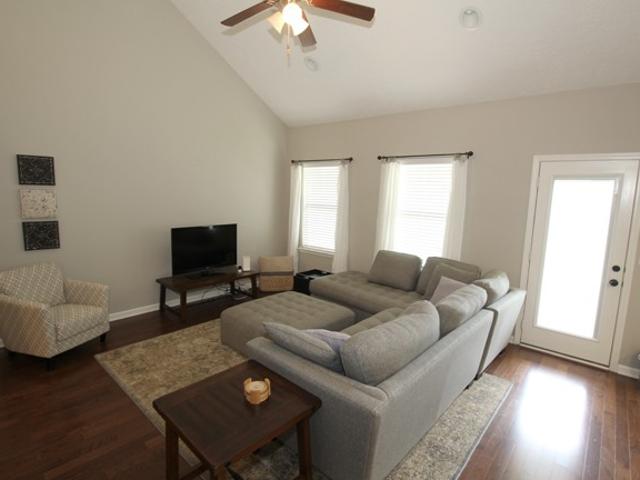 916 Azeri Ave