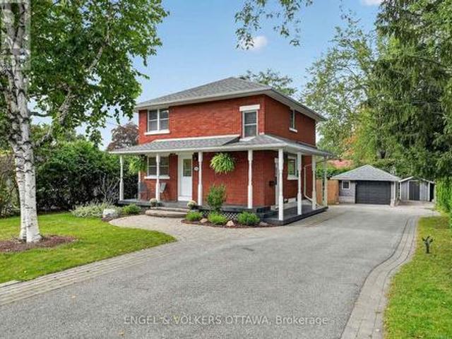 916 Iroquois Road, Ottawa, ON, K2A 3N5 house for sale | Listing ID X13809 | Royal LePage