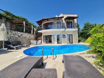 916 M2 Arsa İçinde 4+1 Ve 5+1 İki Villa birlikte Satılık