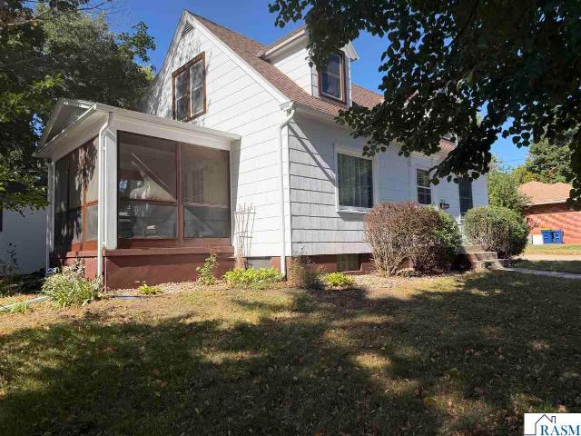 916 N 1st Street